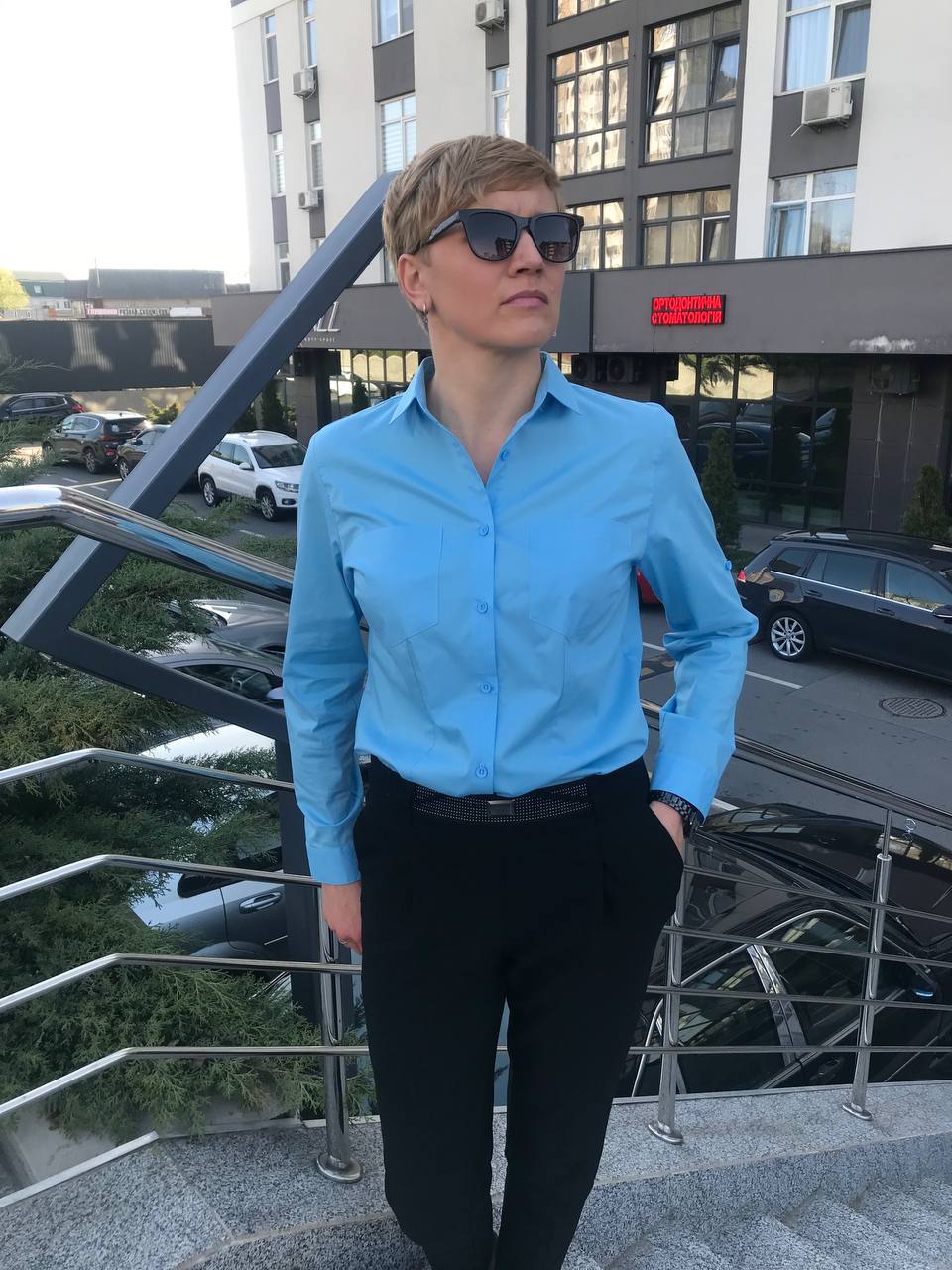 Сорочка приталена блакитна